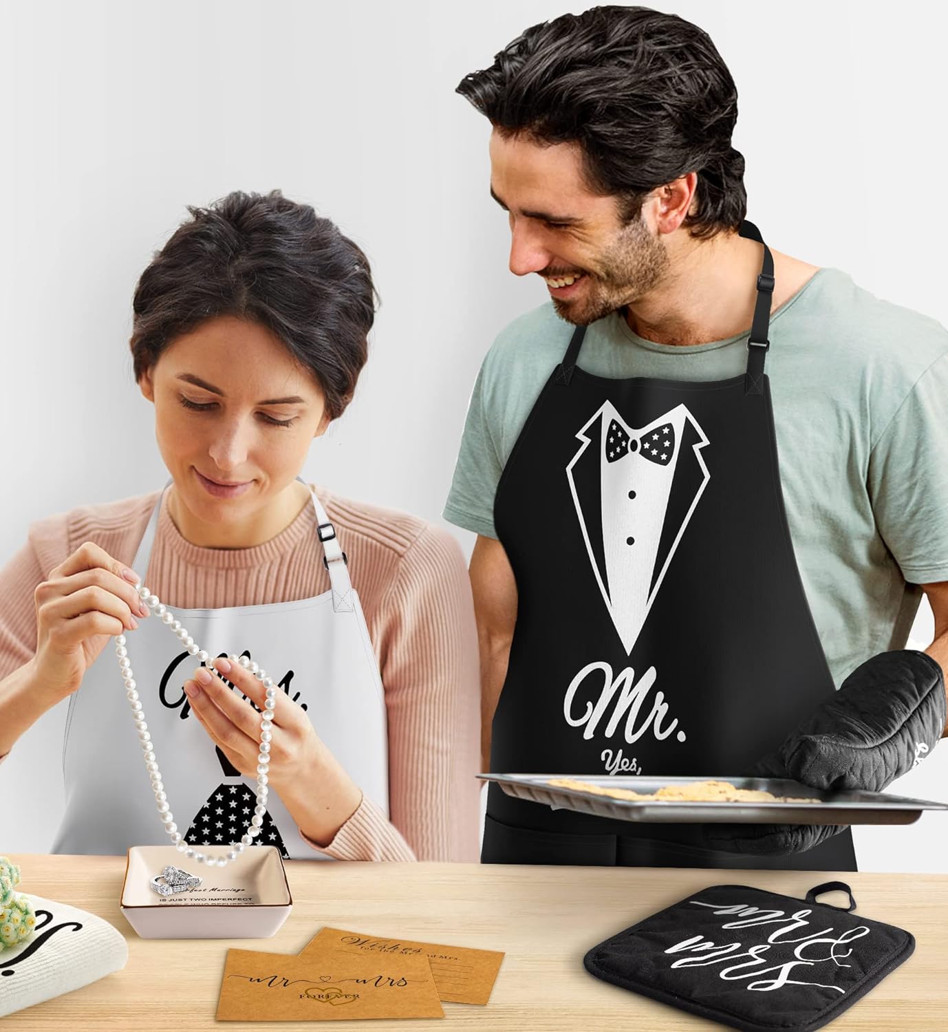 Avental para casais presentes - aniversário, chá de panela, casamento, presentes de noivado para casais, presentes de Natal para casais, presentes para ele e para ela, conjunto de 8 aventais de cozinha para presente  Avental para casais presentes - aniversário, chá de panela, casamento, presentes de noivado para casais, presentes de Natal para casais, presentes para ele e para ela, conjunto de 8 aventais de cozinha para presente