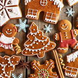 Conjunto de cortadores de biscoitos - 5 moldes para biscoitos de Natal - boneco de neve, árvore de Natal, boneco de gengibre, bengala de doces, floco de neve